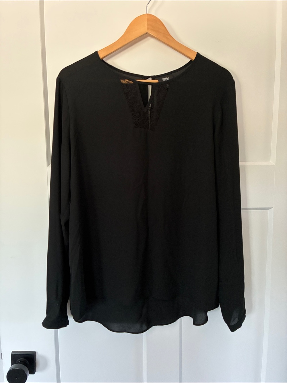 Women's Black Long-Sleeve V-Neck Blouse with Lace Trim